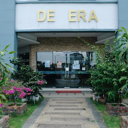 De Era Hotel Seri Kembangan Exterior photo